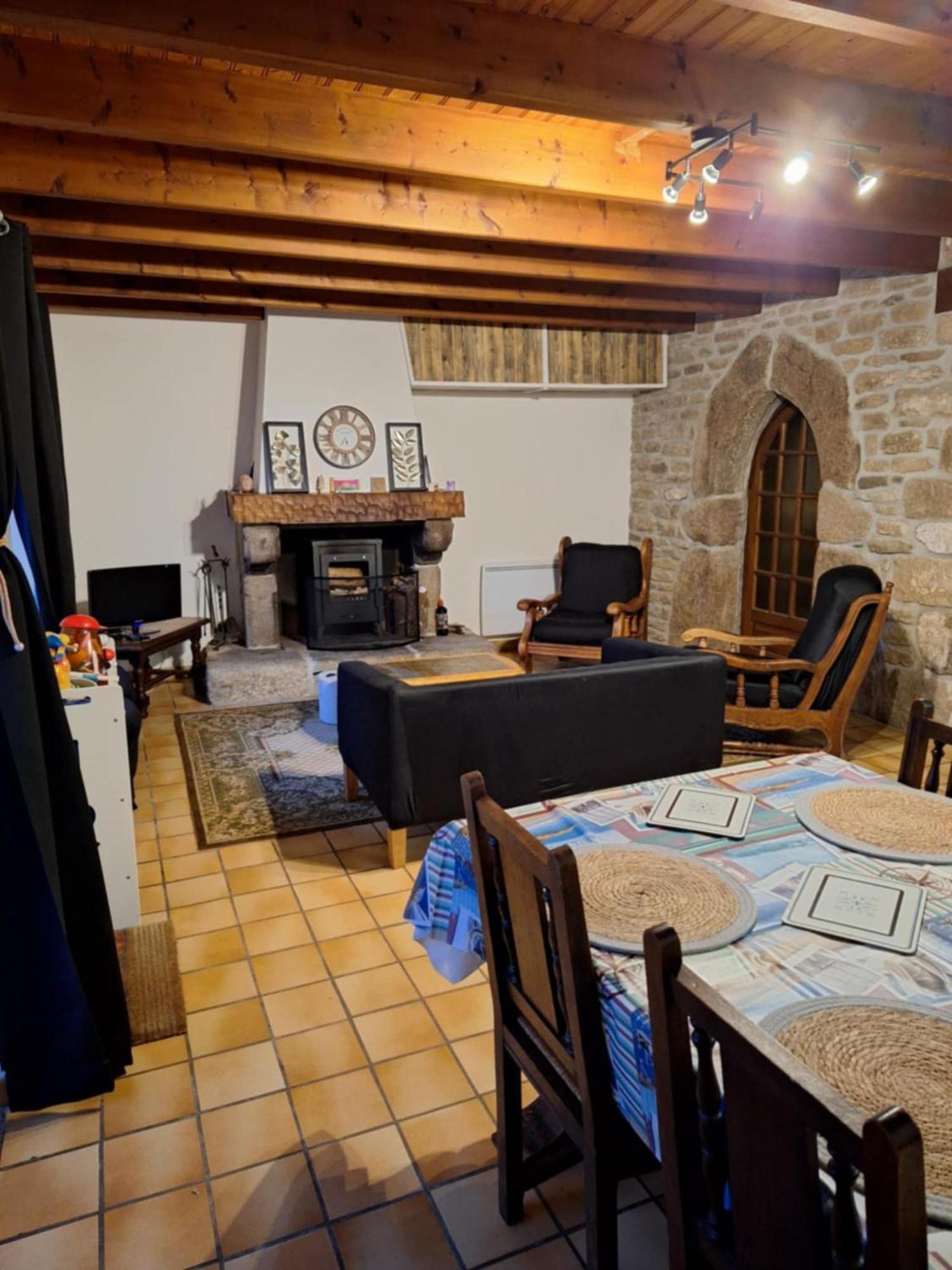 Le Gite Des Korrigans La Feuillee Luaran gambar